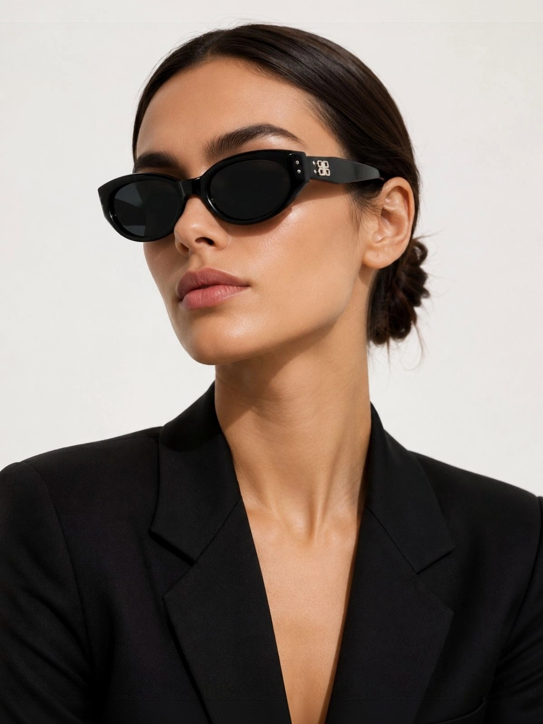 OUDI Women Grey Lens & Black Oval Sunglasses with