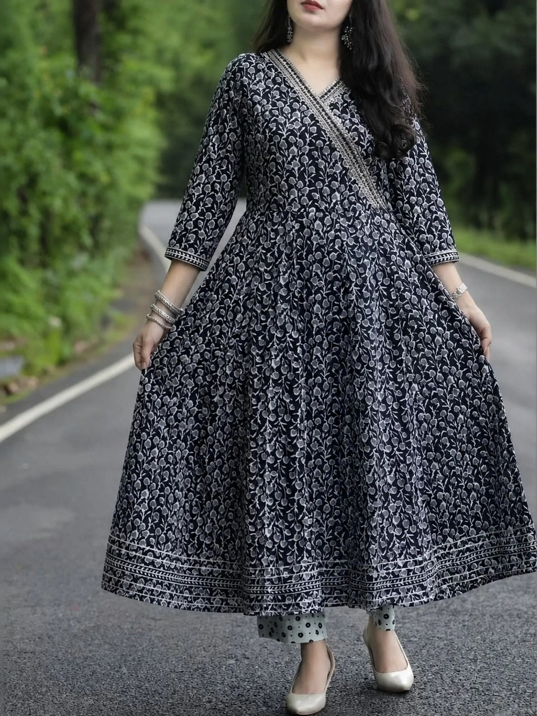 HITTU Women Floral Printed Angrakha Kurta with Trousers