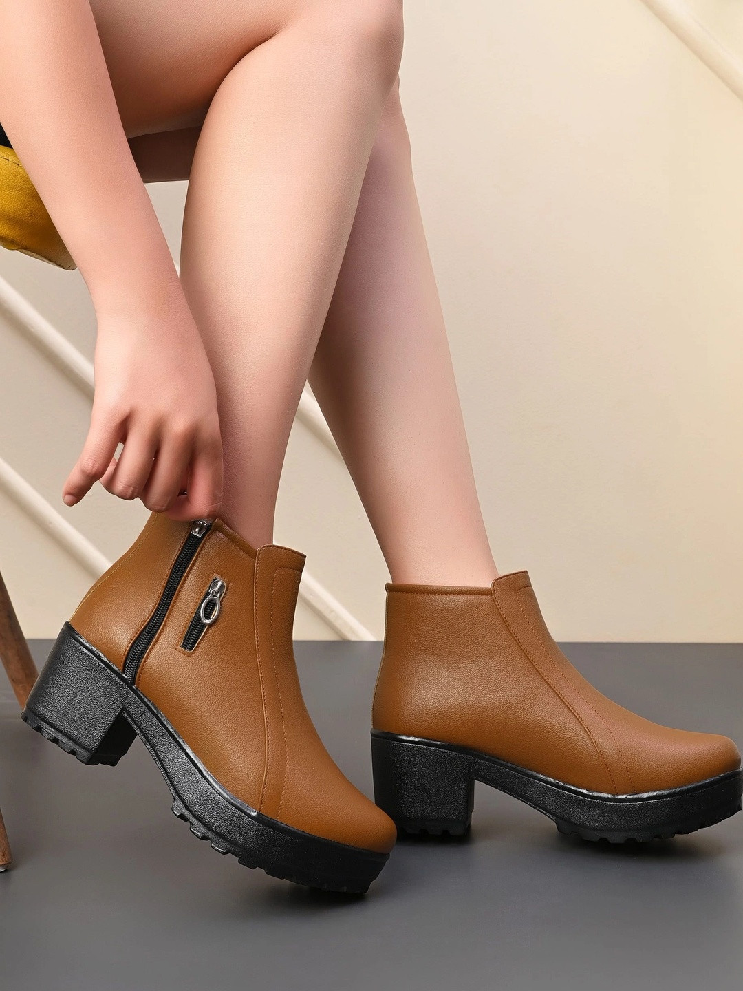 XE Looks Women Round Toe Zip Regular Boots