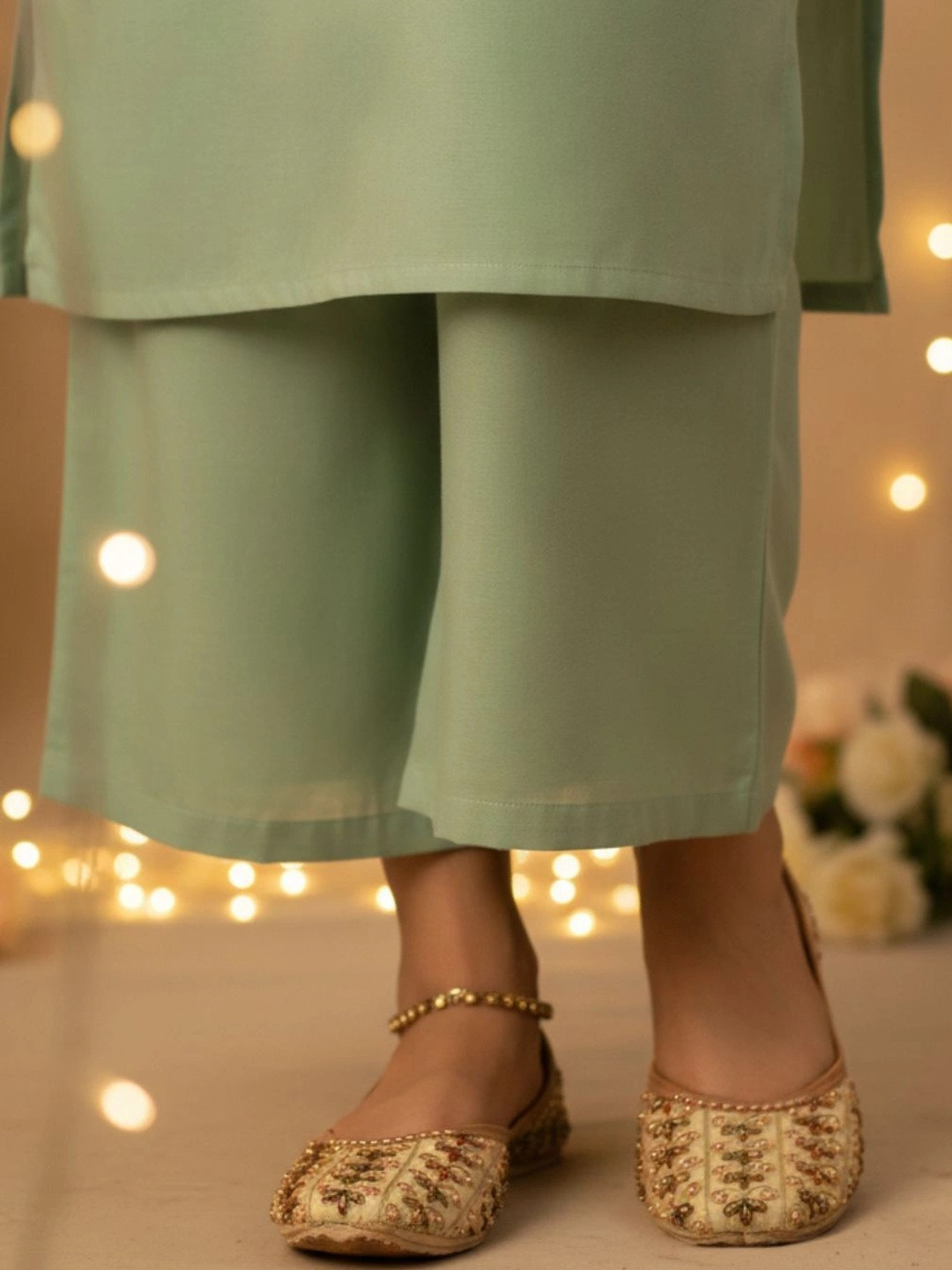 Anouk Women Embellished Ethnic Mojaris with Embroidered Flats