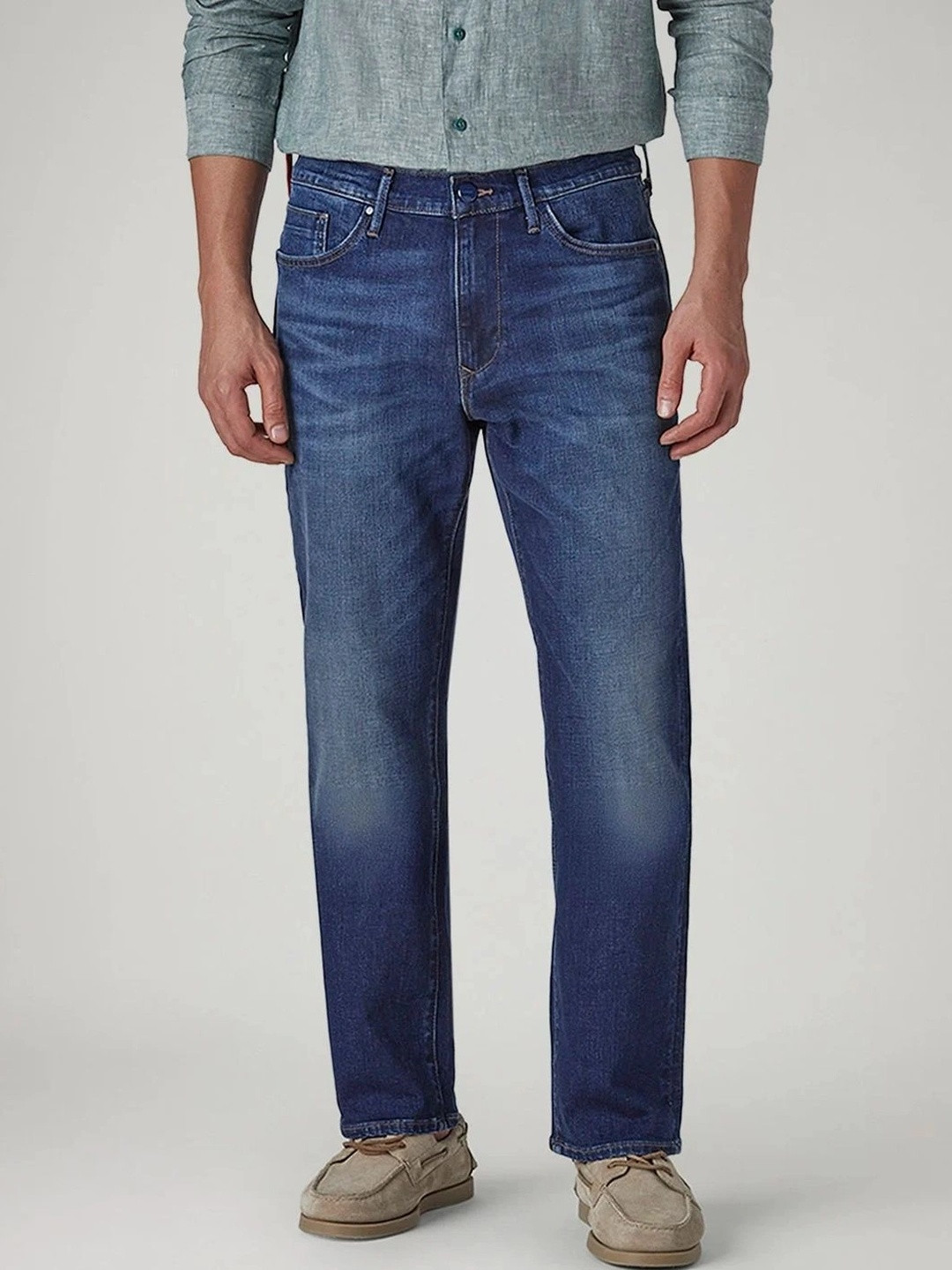 Levis Men Classic Slim Fit Mid-Rise Light Fade Stretchable Jeans