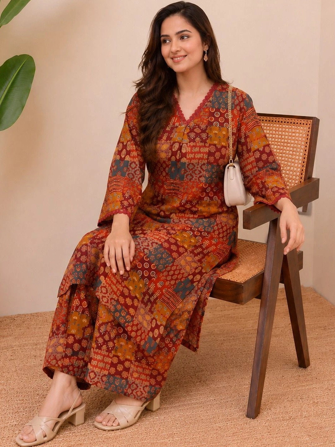 Hunaiza Women Ethnic Motifs Printed Regular Kurta with Palazzos