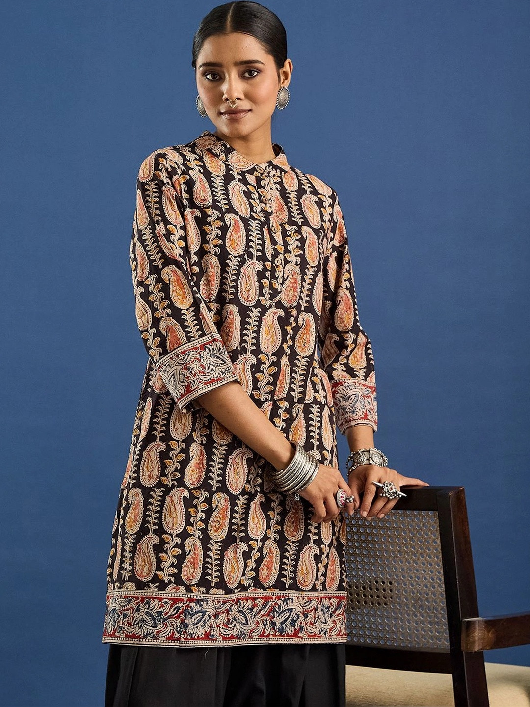 Taavi Women Paisley Printed Pure Cotton Kurti