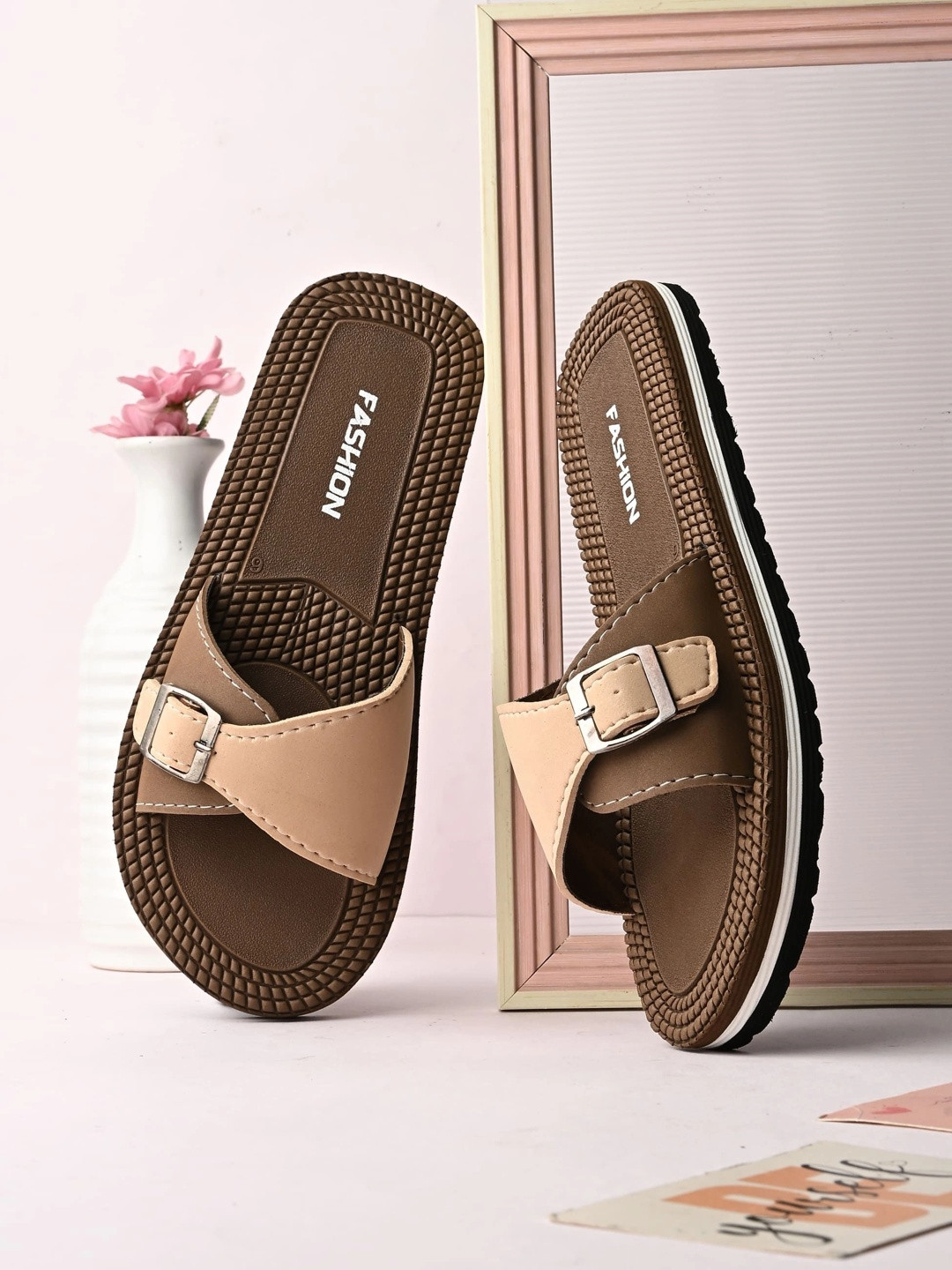 glitchez Women Colourblocked Rubber Sliders