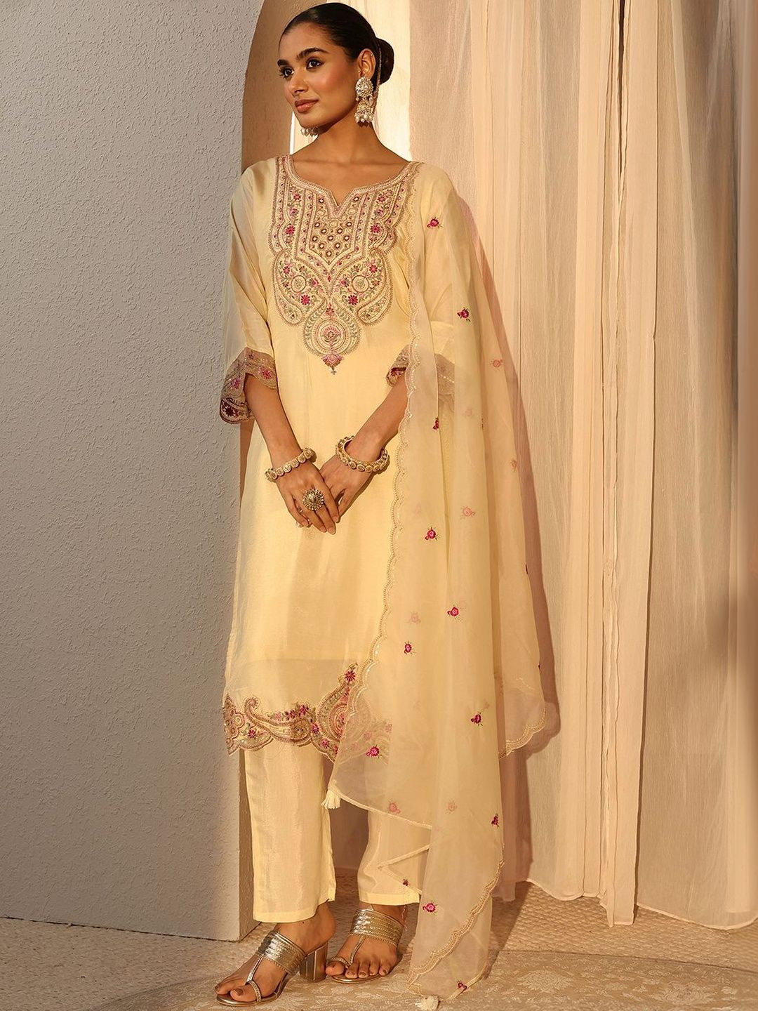 Libas Women Ethnic Motifs Embroidered Regular Kurta with Trousers & With Dupatta