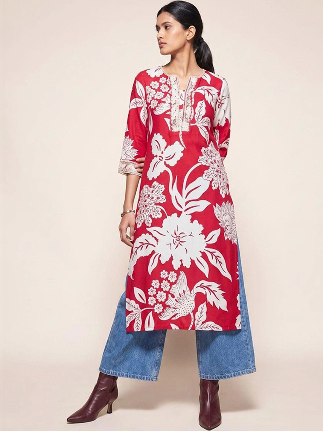 Varanga Women Floral Printed Thread Work Floral Kurta