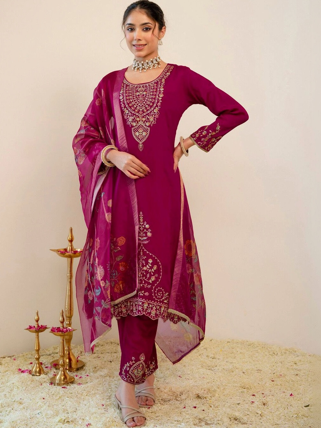 SKYLEE Women Motifs Embroidered Regular Thread Work Kurta with Trousers & Dupatta