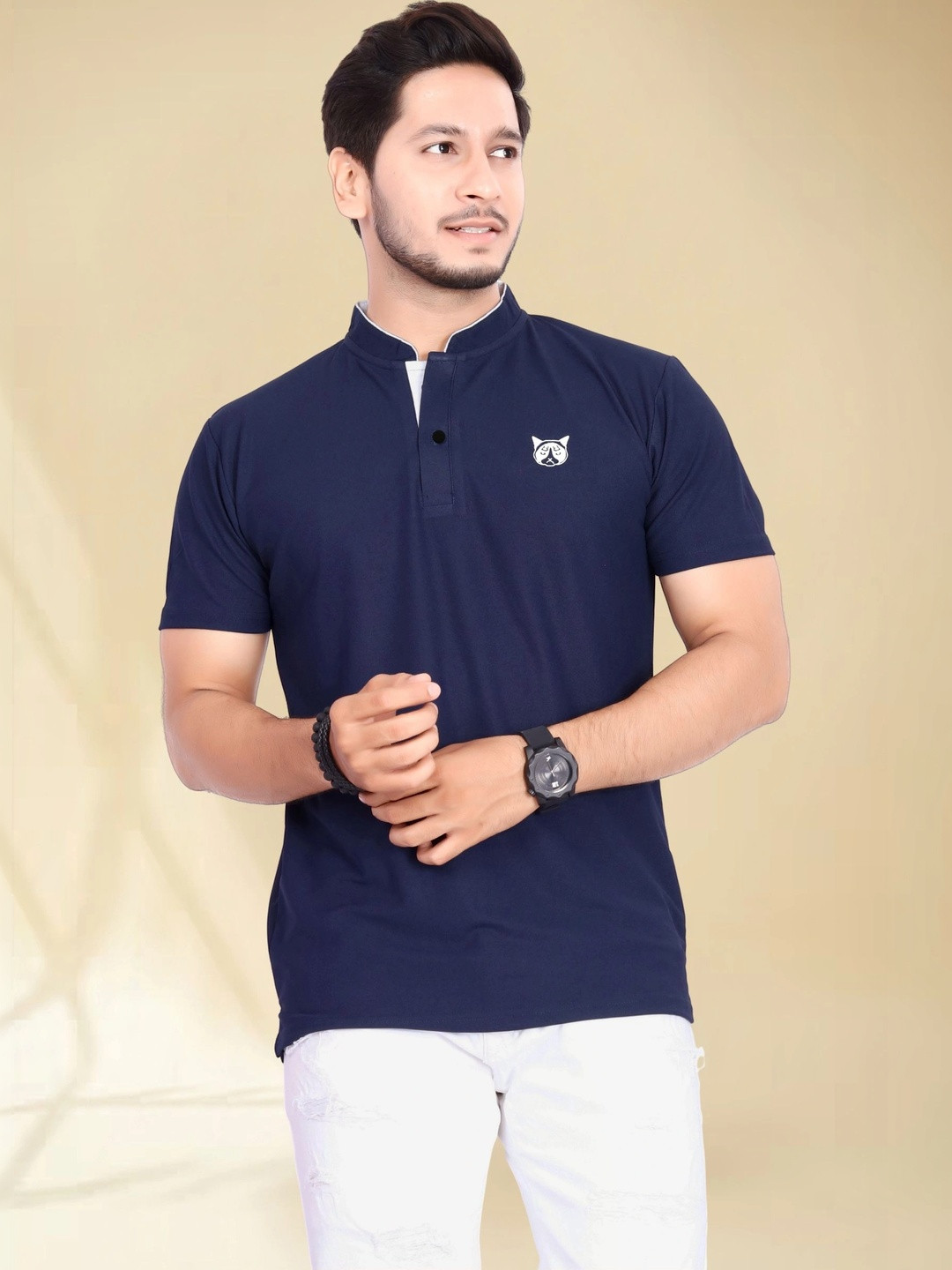 BAGHADBILLO Men Brand Logo Mandarin Collar T-shirt