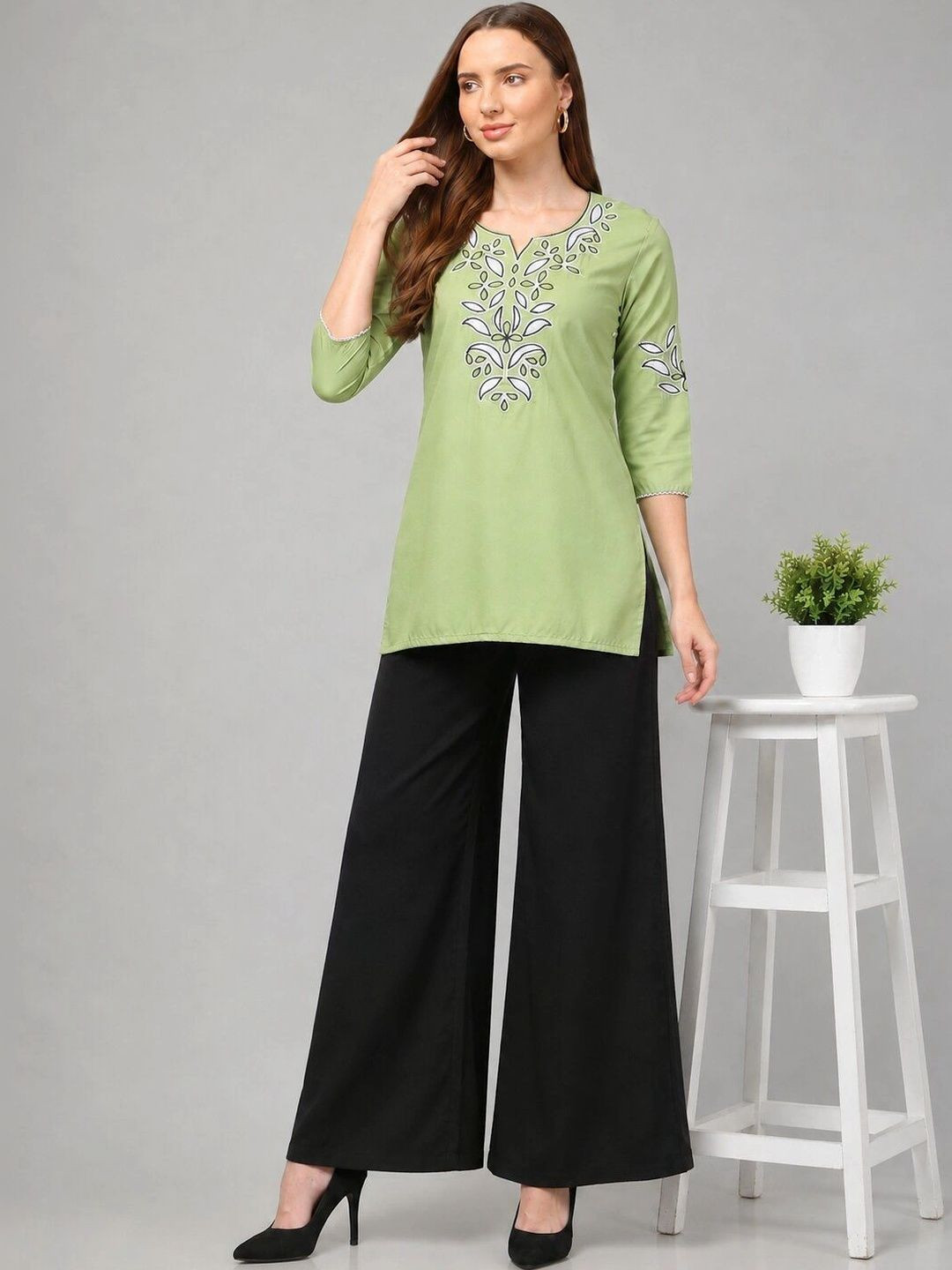 Craftloom Ethnic Motifs Embroidered V-Neck Thread Work Thread Work Kurti