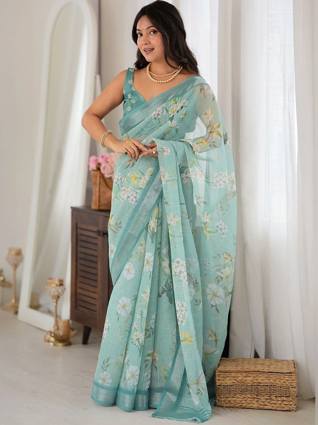 THREAD BOX Floral Linen Blend Saree