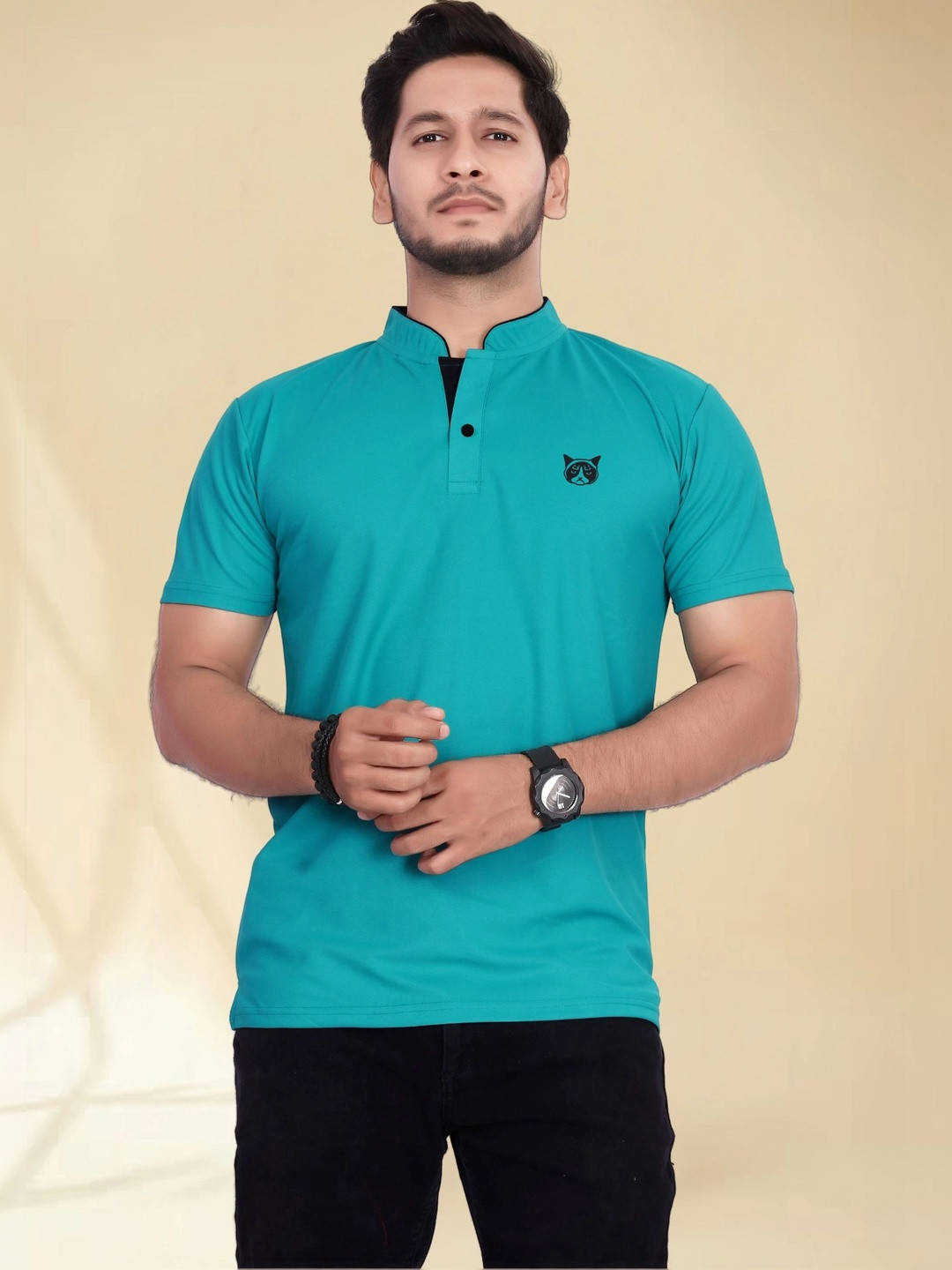 BAGHADBILLO Men Brand Logo Mandarin Collar T-shirt