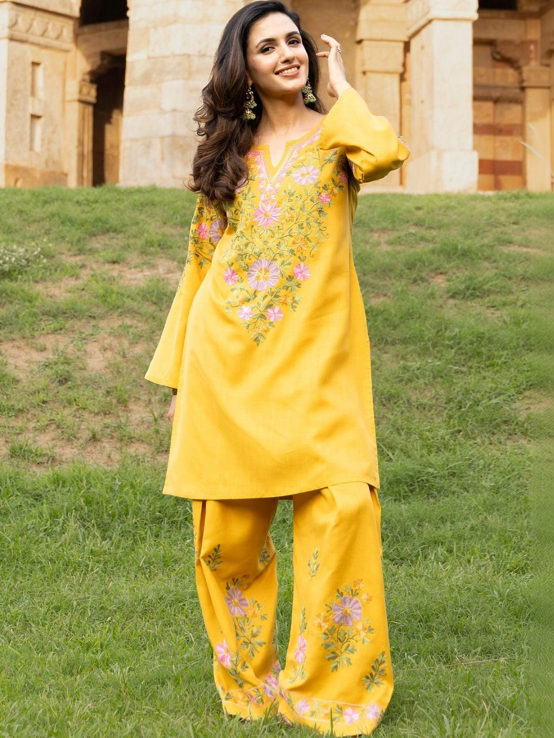 HOUSE OF KARI Women Floral Embroidered Regular Aari Work Pure Cotton Kurta with Trousers