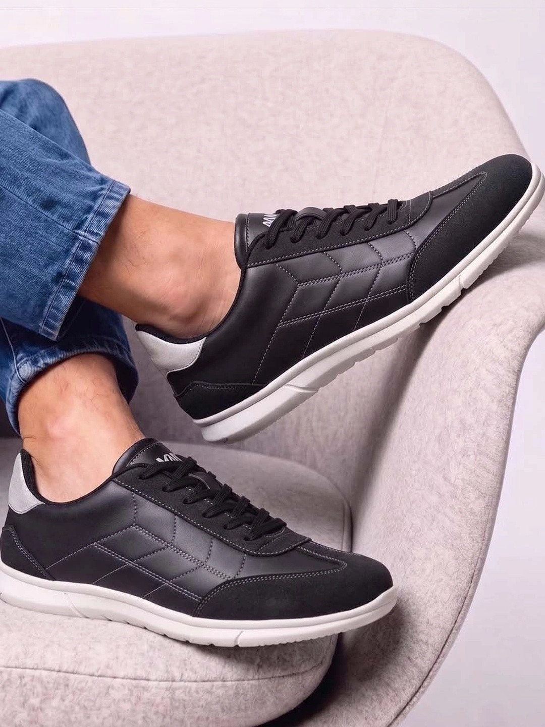 Roadster Men Textured Nubuck Sneakers