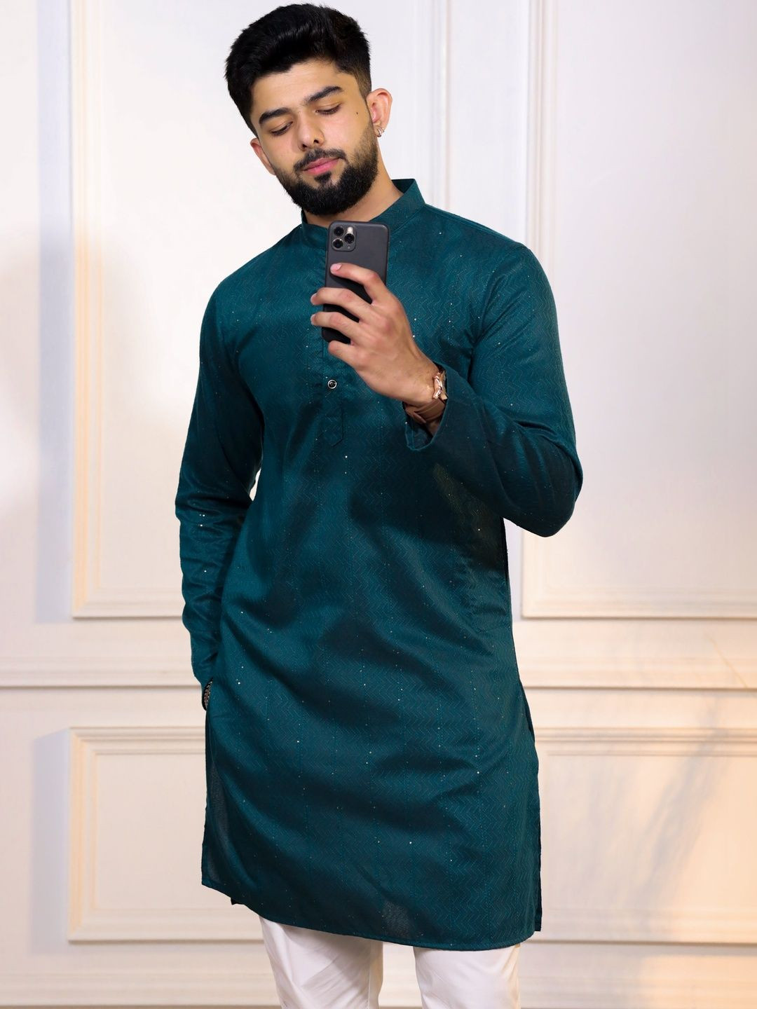 Koshin Men Regular Sequinned Kurta with Pyjamas