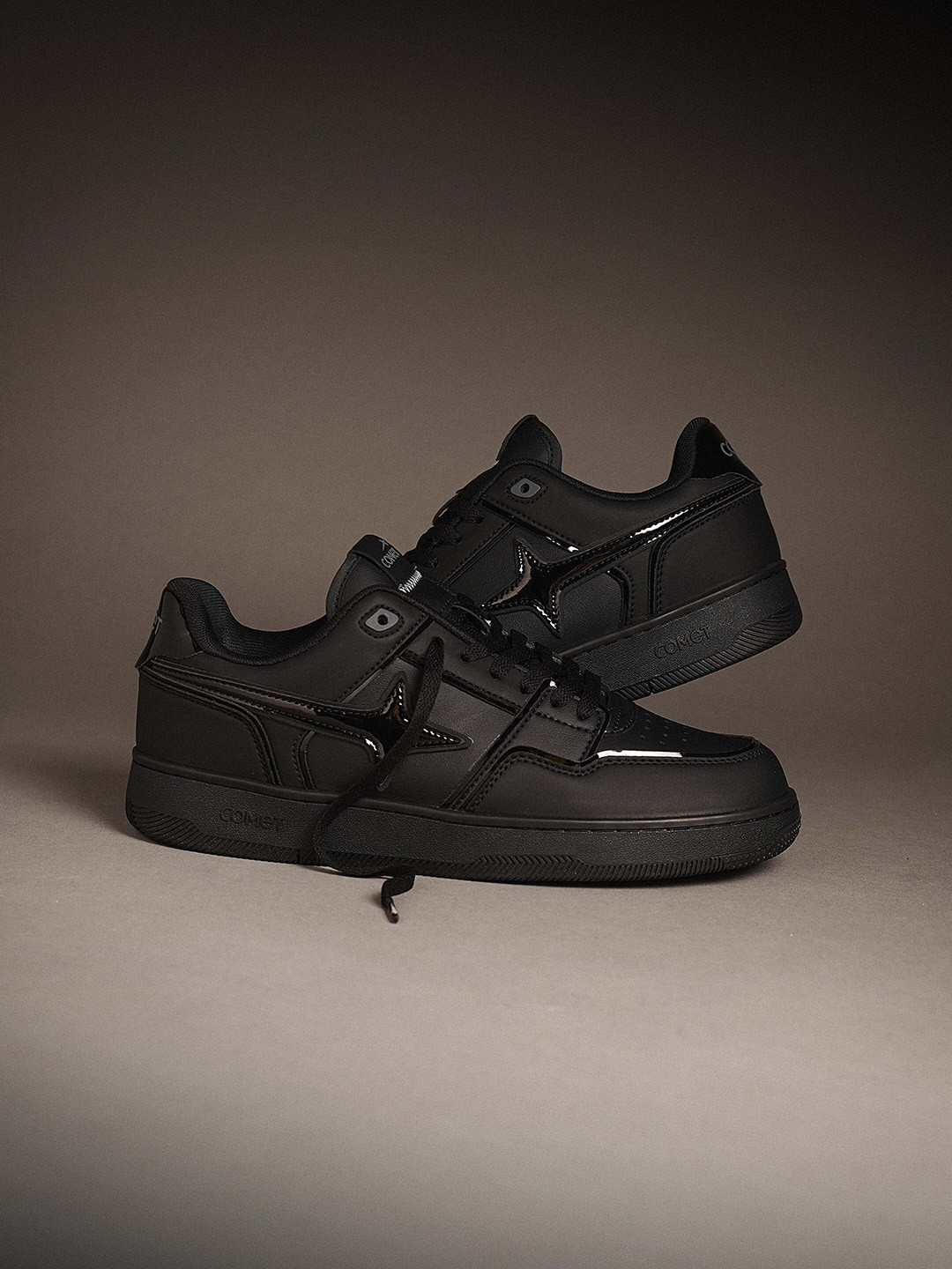 Comet Unisex X Low Moonshadow Sneaker