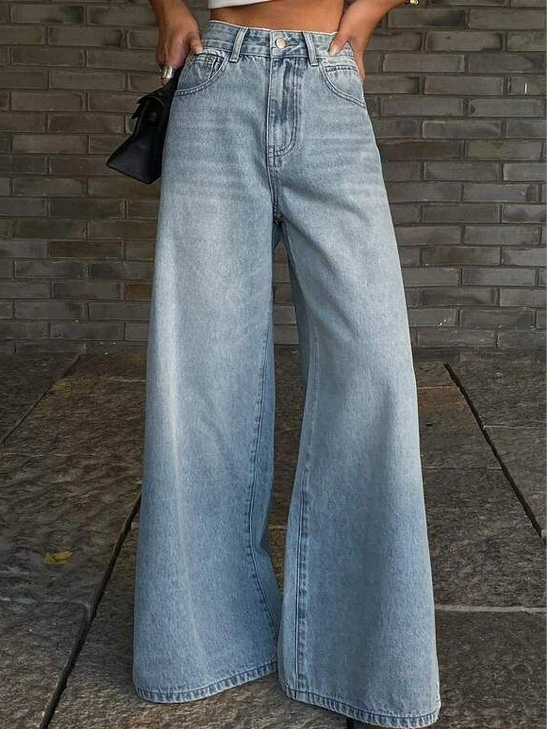 AAV2 Women Relaxed Fit High-Rise Stretchable Jeans