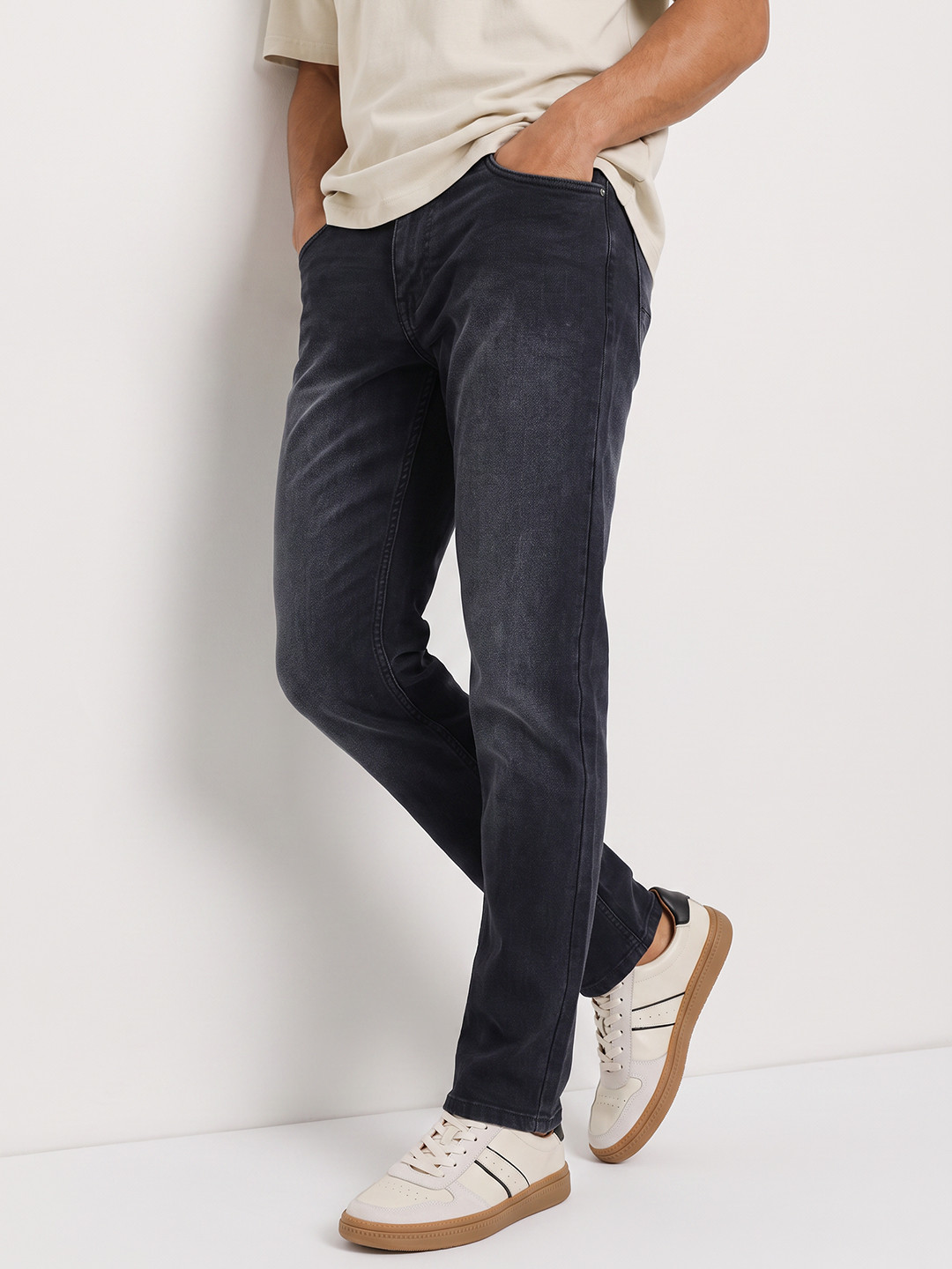 The Roadster Life Co. Men Slim Fit Light Fade Jeans