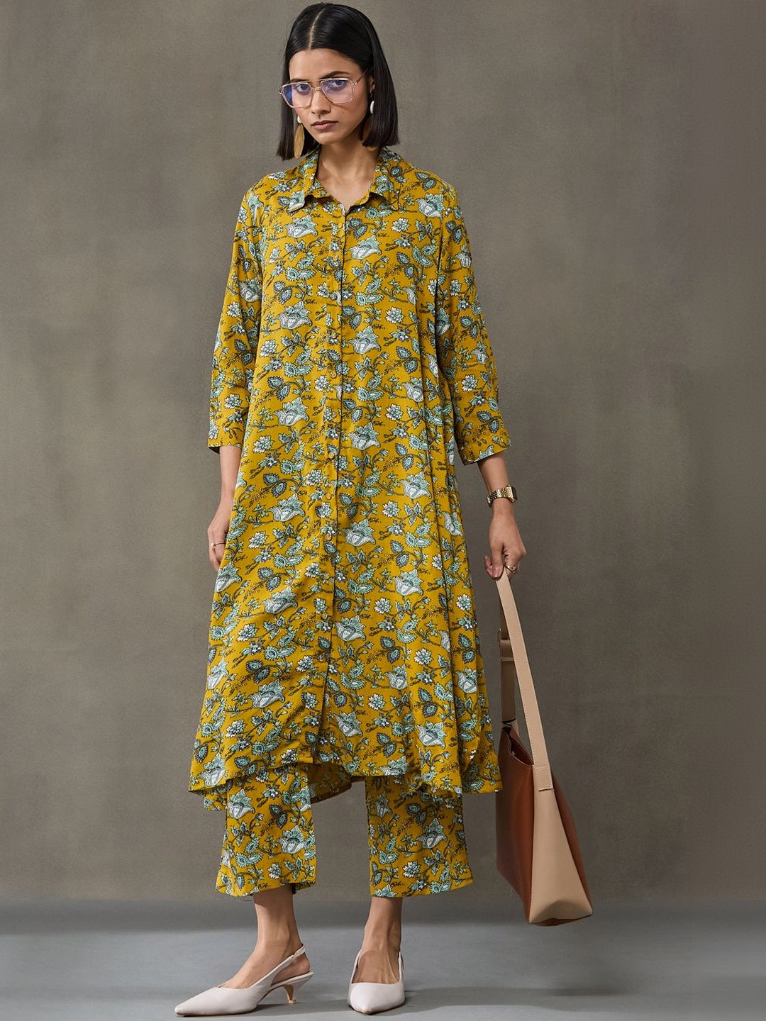 Navibhu Workwear Women Floral Printed Regular Kurta with Trousers