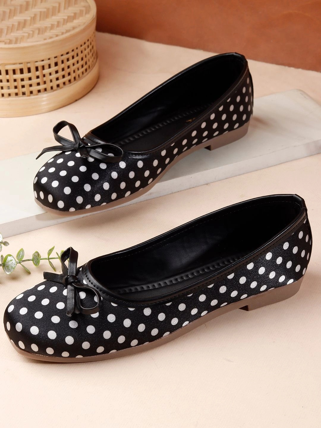VENDOZ Women Round-Toe Polka Dot Bellies