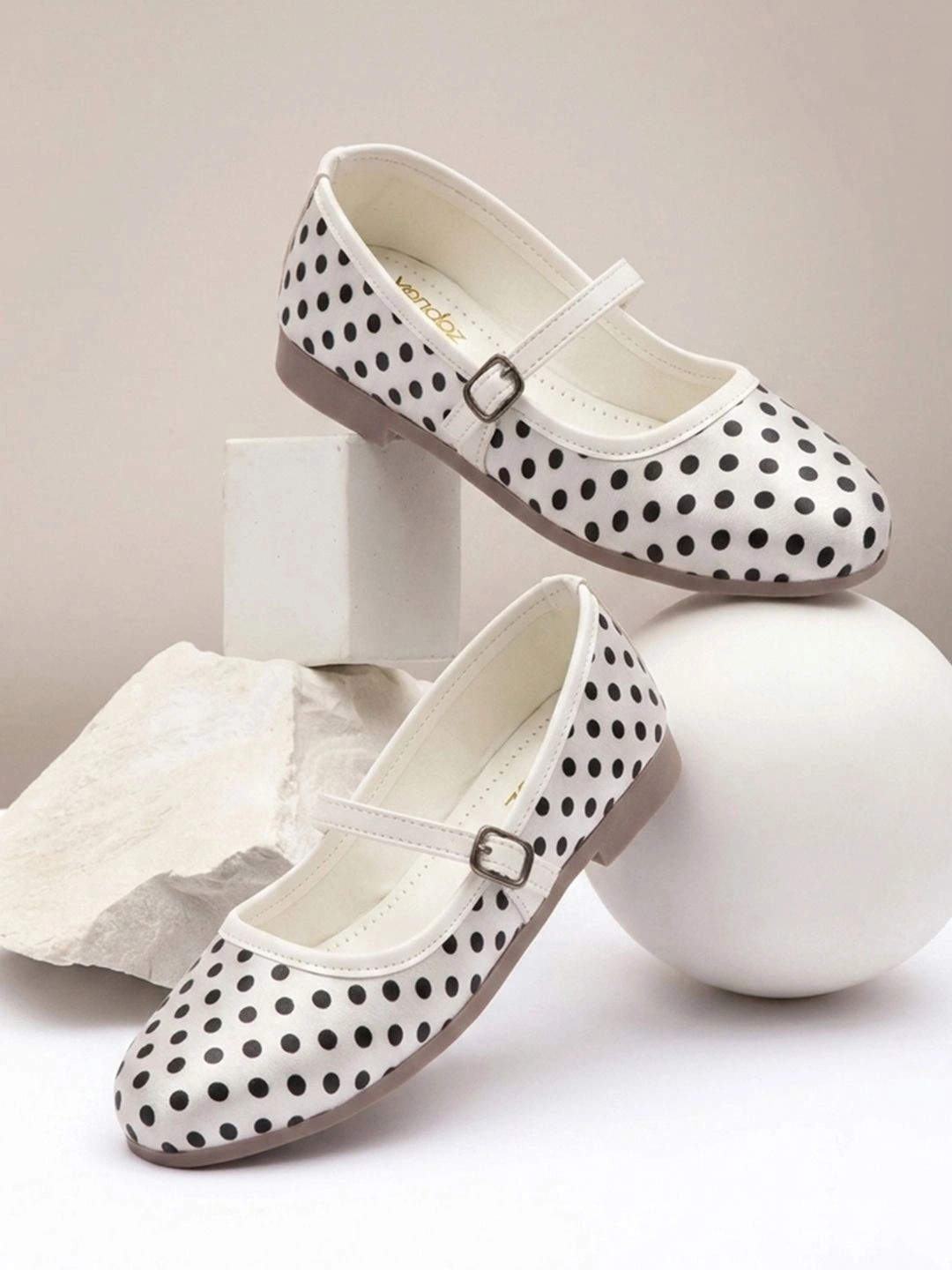 VENDOZ Women Round-Toe Polka Dot Mary Janes Bellies