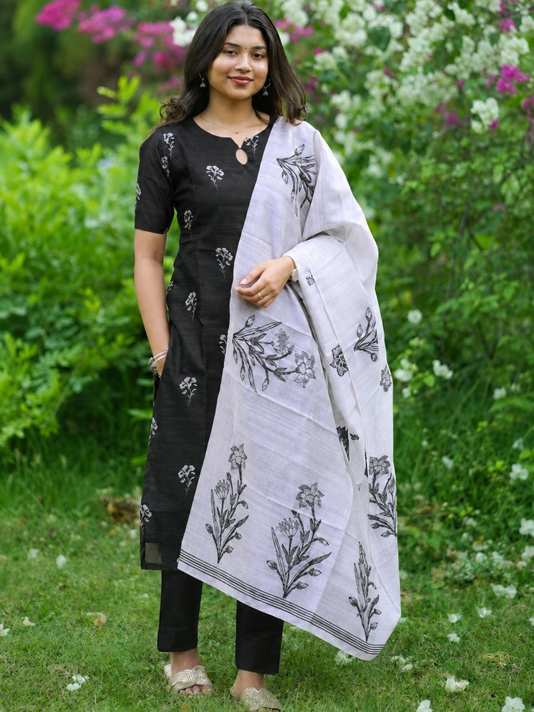 Sun Fashion And Lifestyle Women Floral Printed Regular Chanderi Silk Kurta with Trousers & With Dupatta