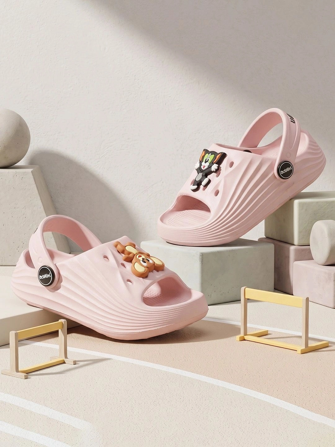 Action Unisex Kids Clogs
