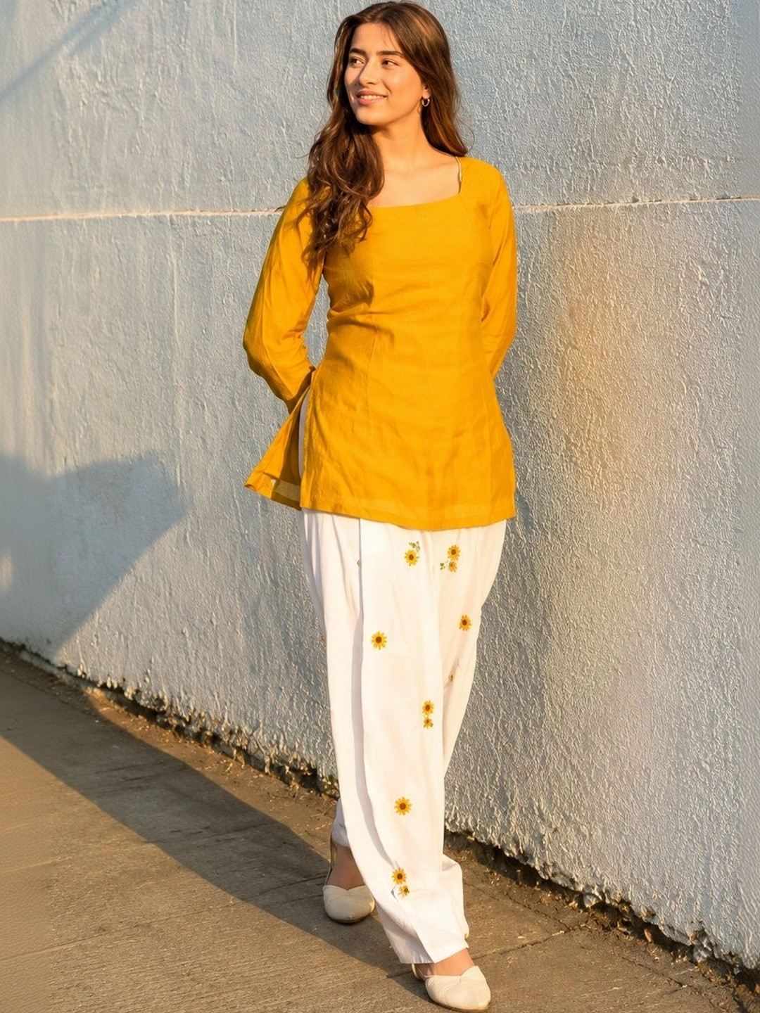 Sangria Women Floral Regular Pure Cotton Kurti with Patiala
