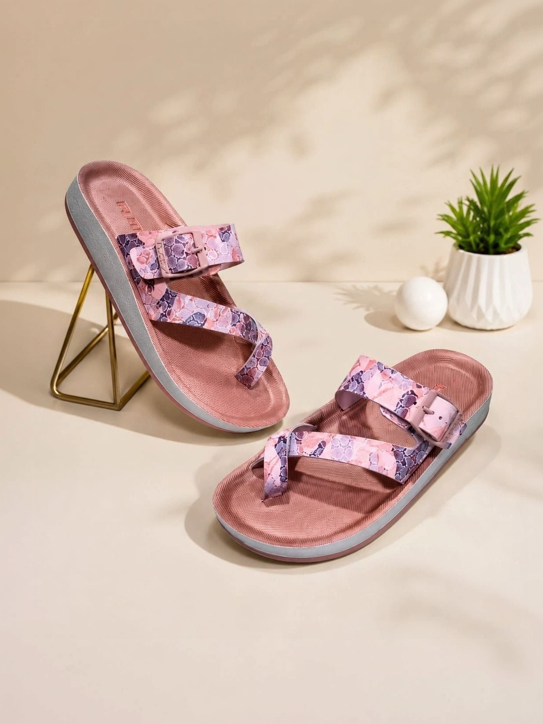 FLITE Women Printed Thong Flip-Flops