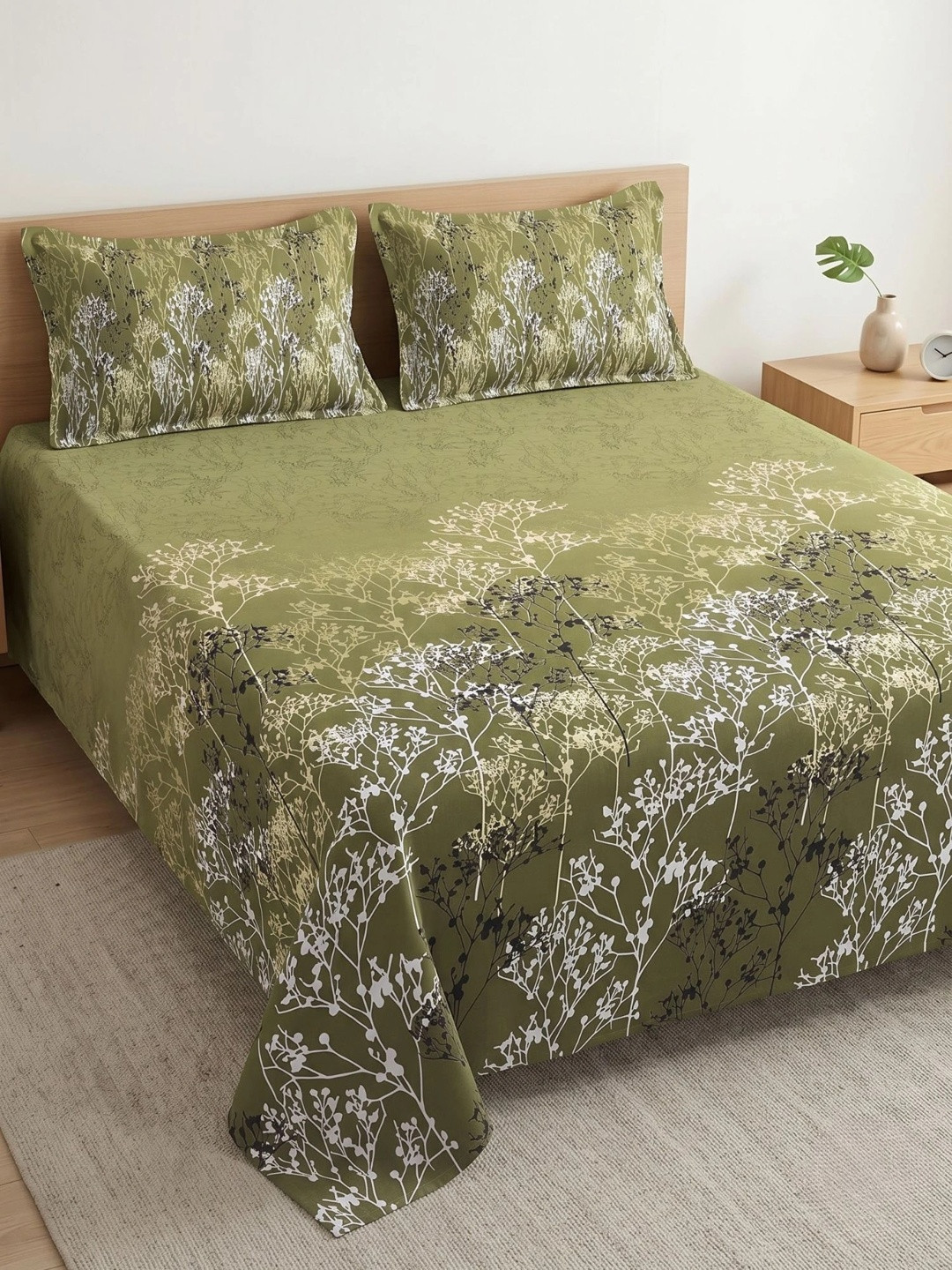 MAFATLAL Unisex Green & White Floral 186 TC King Bedsheet with 2 Pillow Covers