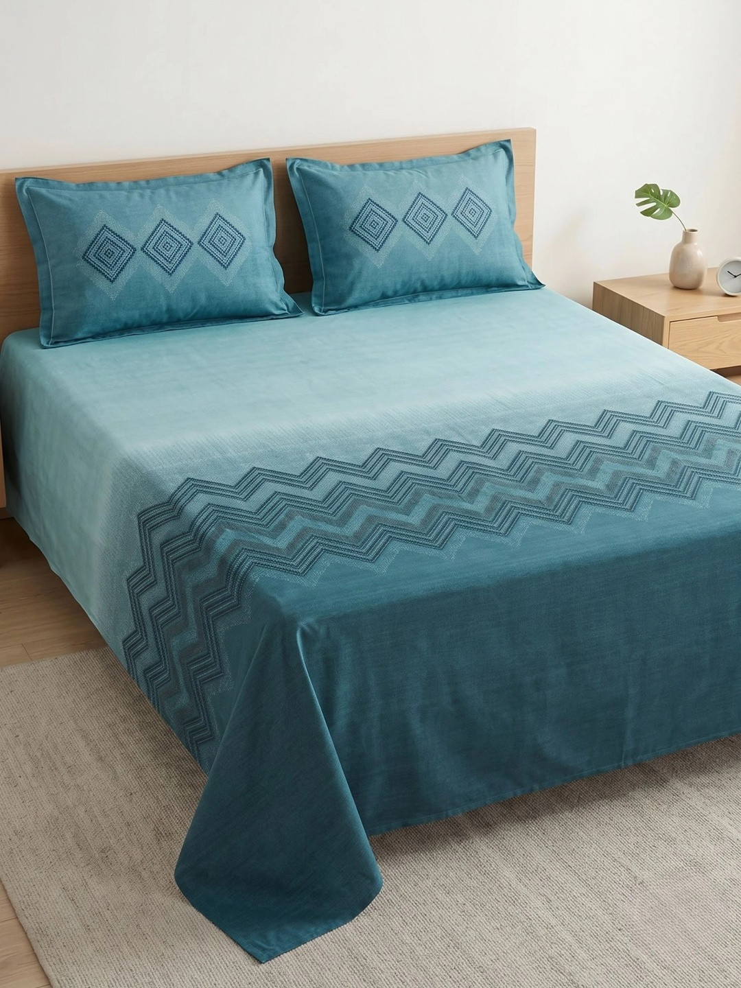 MAFATLAL Teal & Navy Blue 186 TC King Bedsheet with 2 Pillow Covers