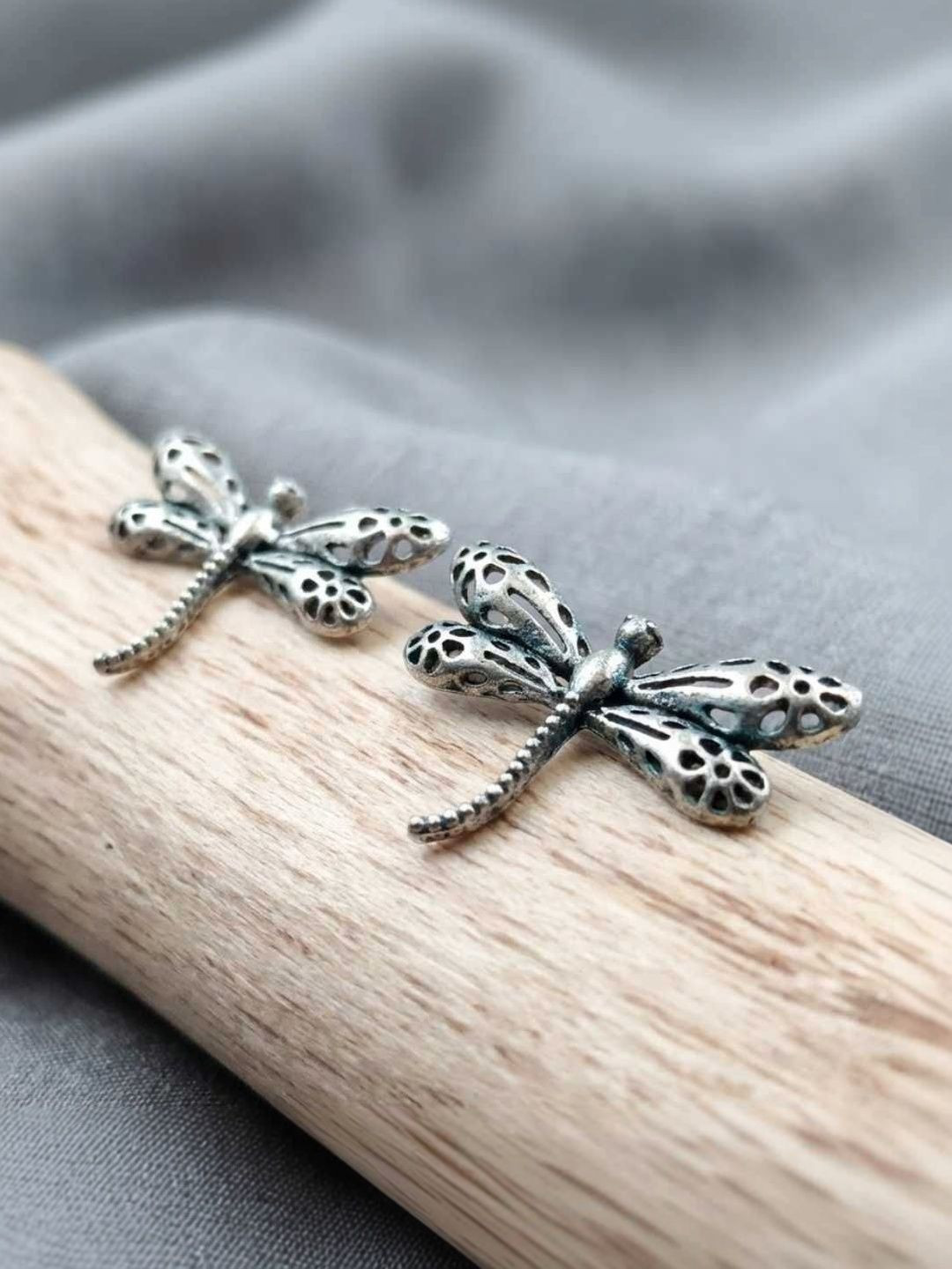 BANITHANI Animal Shaped Studs Earrings