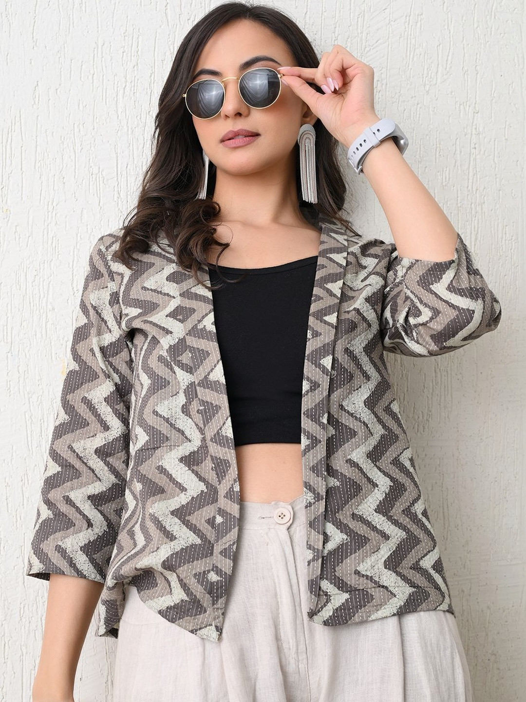 DECKEDUP Women Printed Crop Shrug