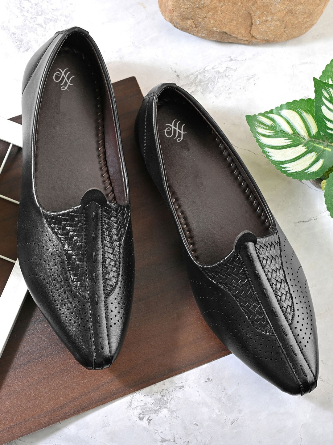 House of Pataudi Men Round Toe Slip-On Mojaris