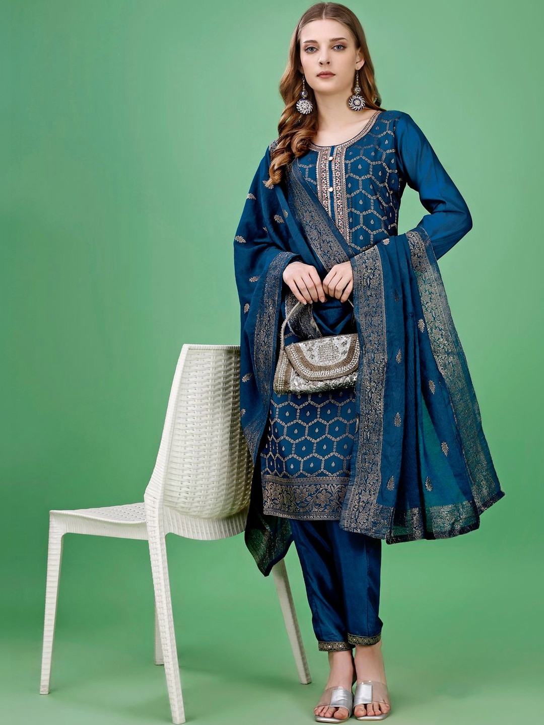 STH Women Ethnic Motifs Regular Thread Work Pure Silk Kurta with Trousers & With Dupatta