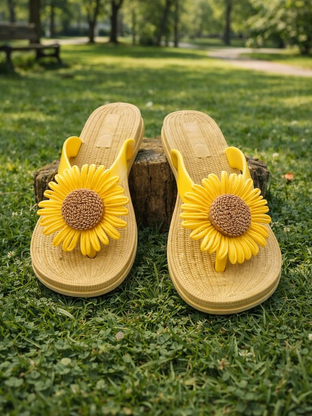 FABBMATE Women Embellished Thong Flip-Flops