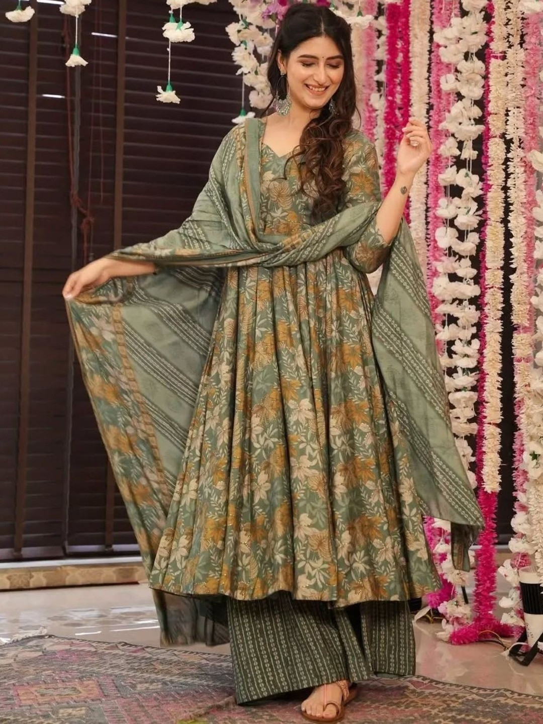 DIVASTRI Women Floral Printed Kurta with Palazzos & With Dupatta
