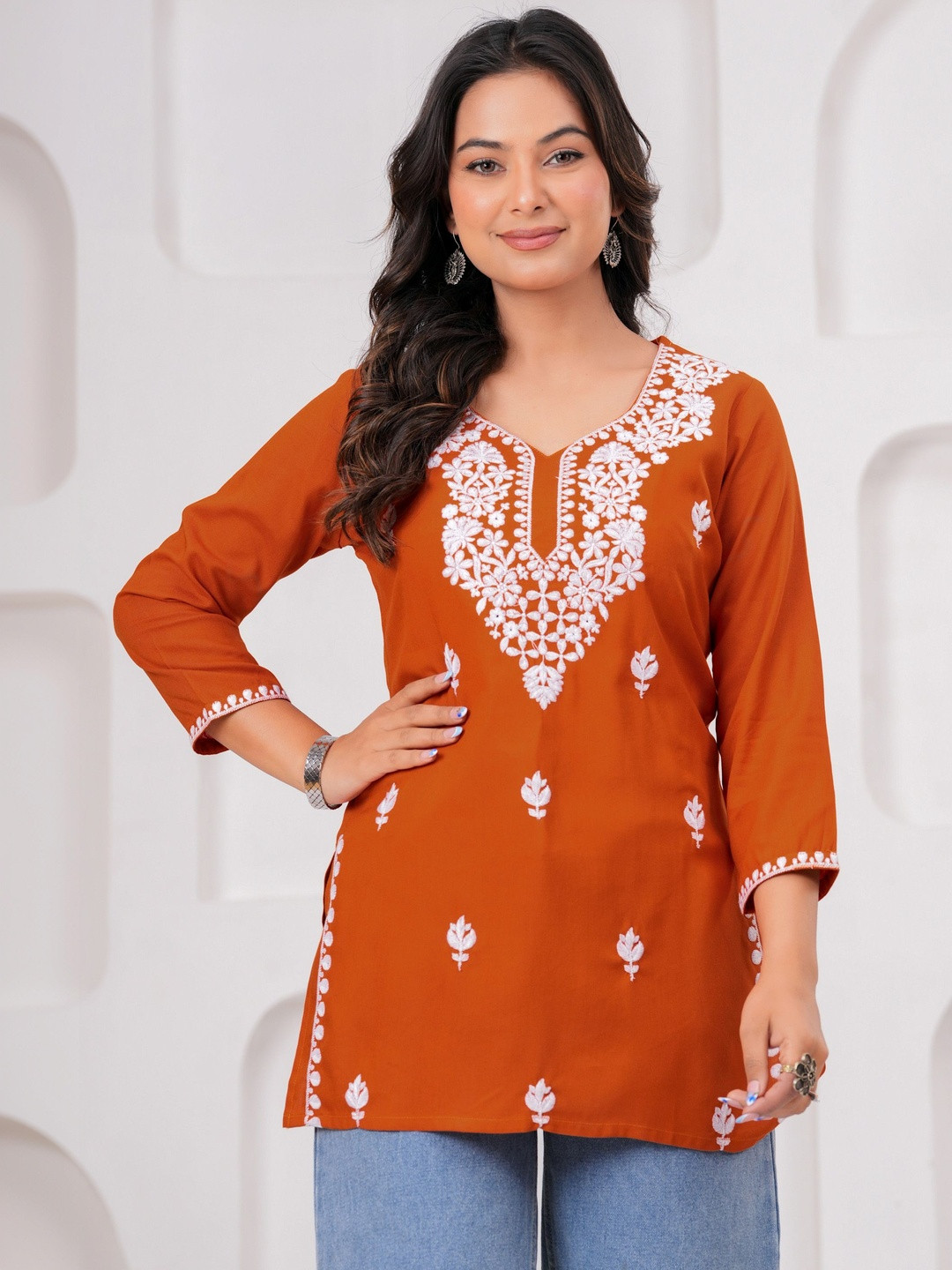 Light Daisy Women Embroidered Kurta