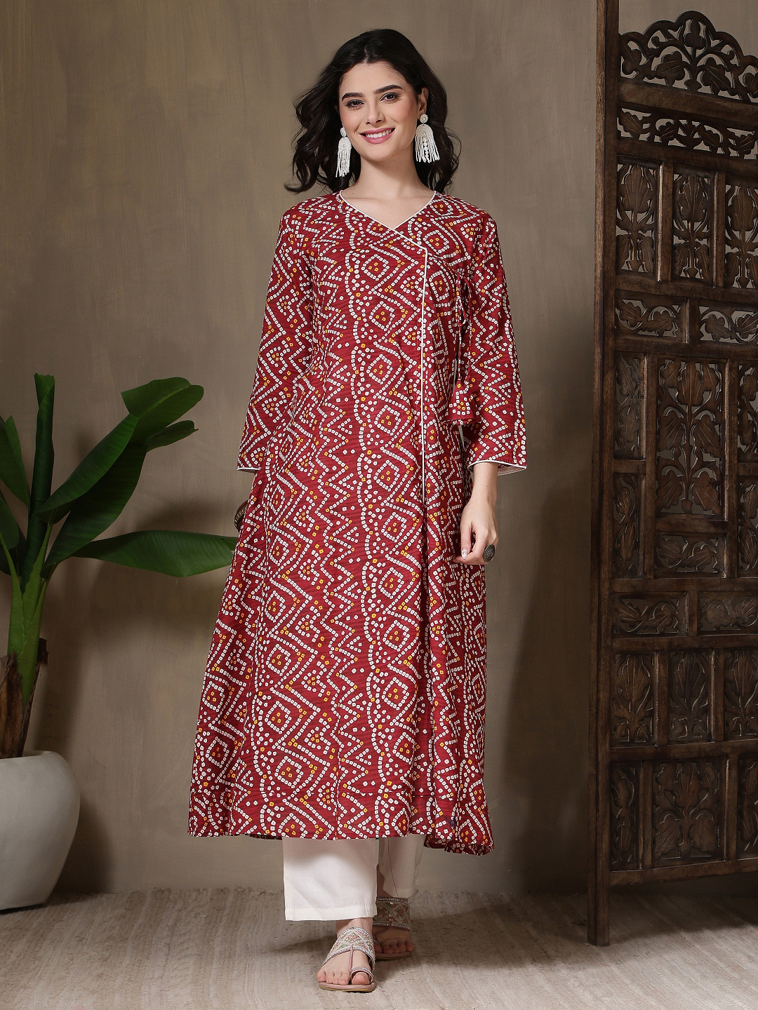 GUDWEARS Women Floral Printed Thread Work Kurta