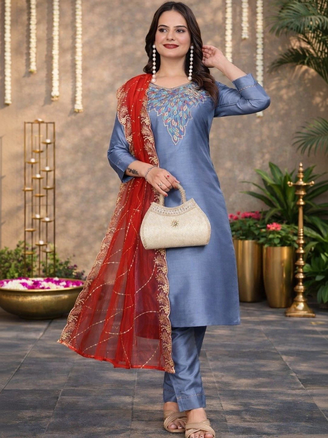 Klotden Women Ethnic Motifs Embroidered Regular Thread Work Kurta with Trousers & With Dupatta