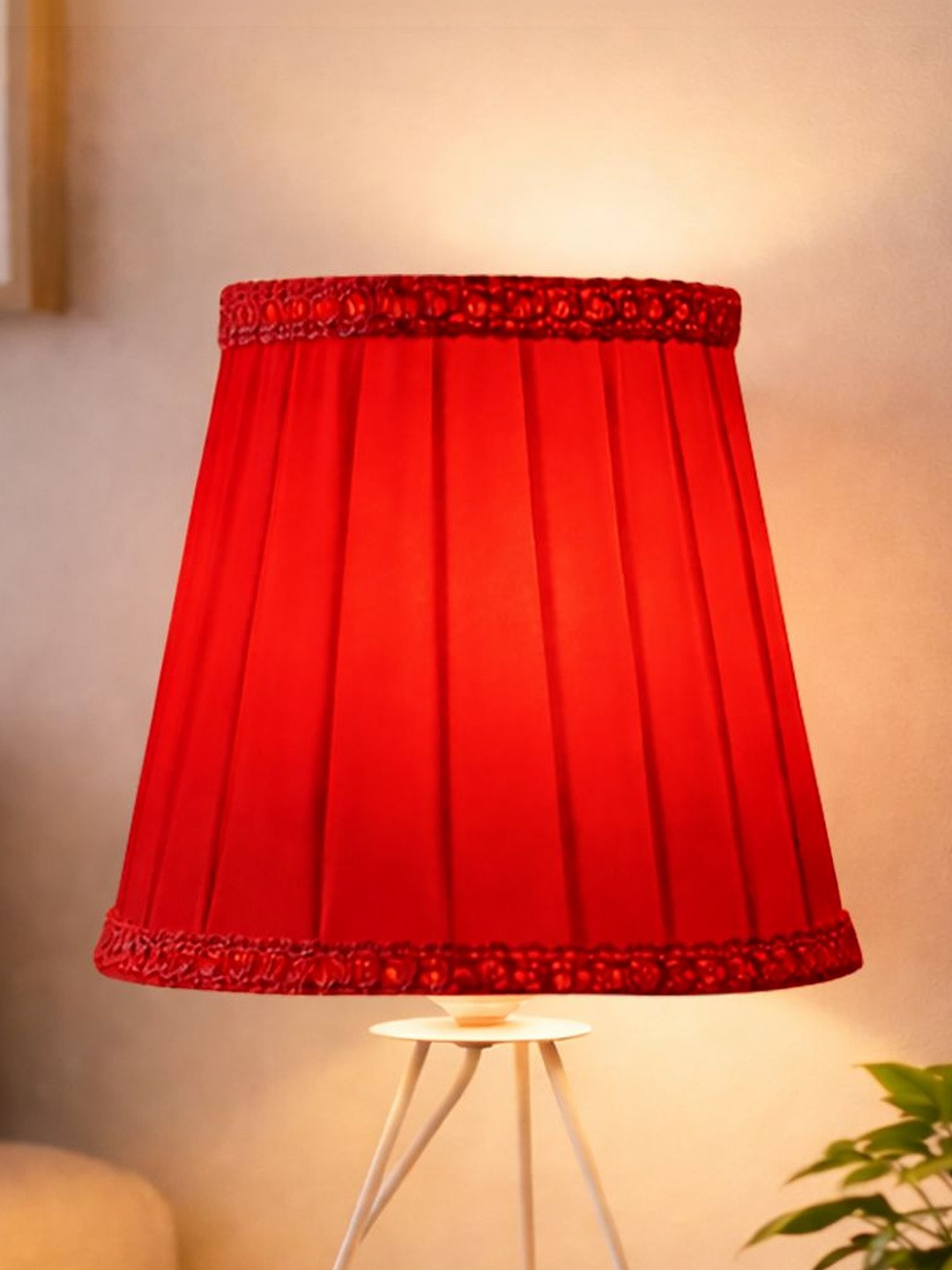 Decorcity Red Textured Metal Contemporary Frusturical Shaped Table Lamp