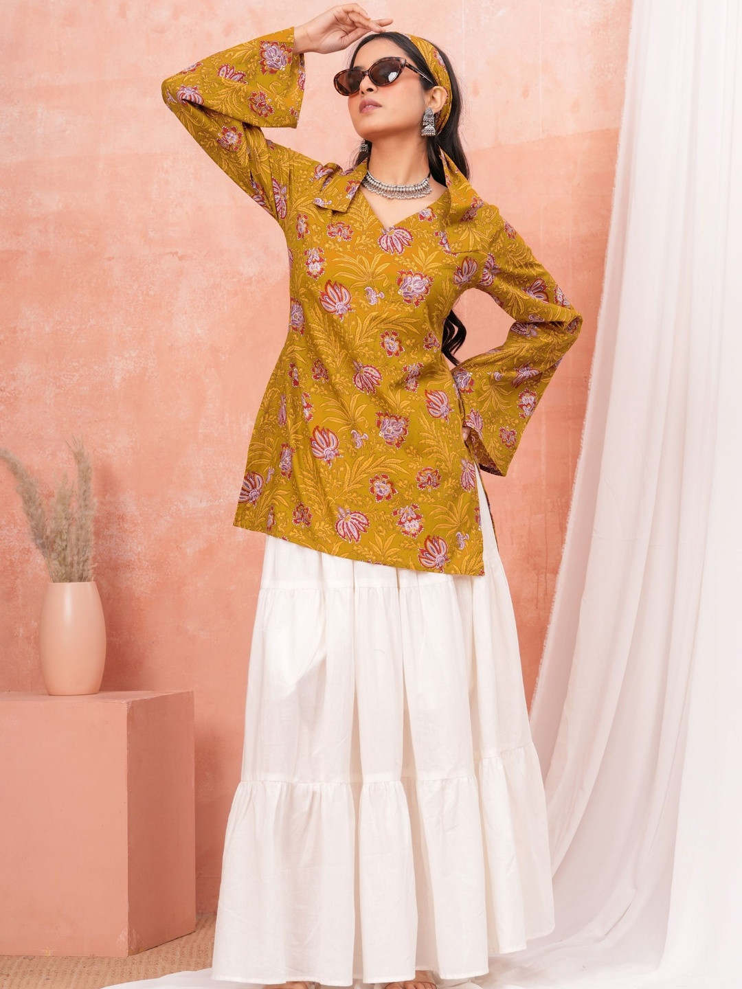 GAYRAA Women Floral Printed Extended Sleeves Kurta