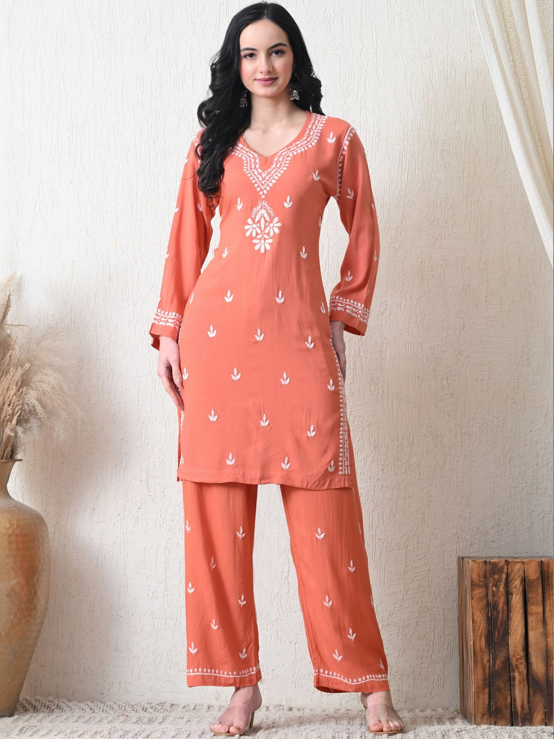 Syrish Women Ethnic Motifs Embroidered Regular Thread Work Kurta with Trousers