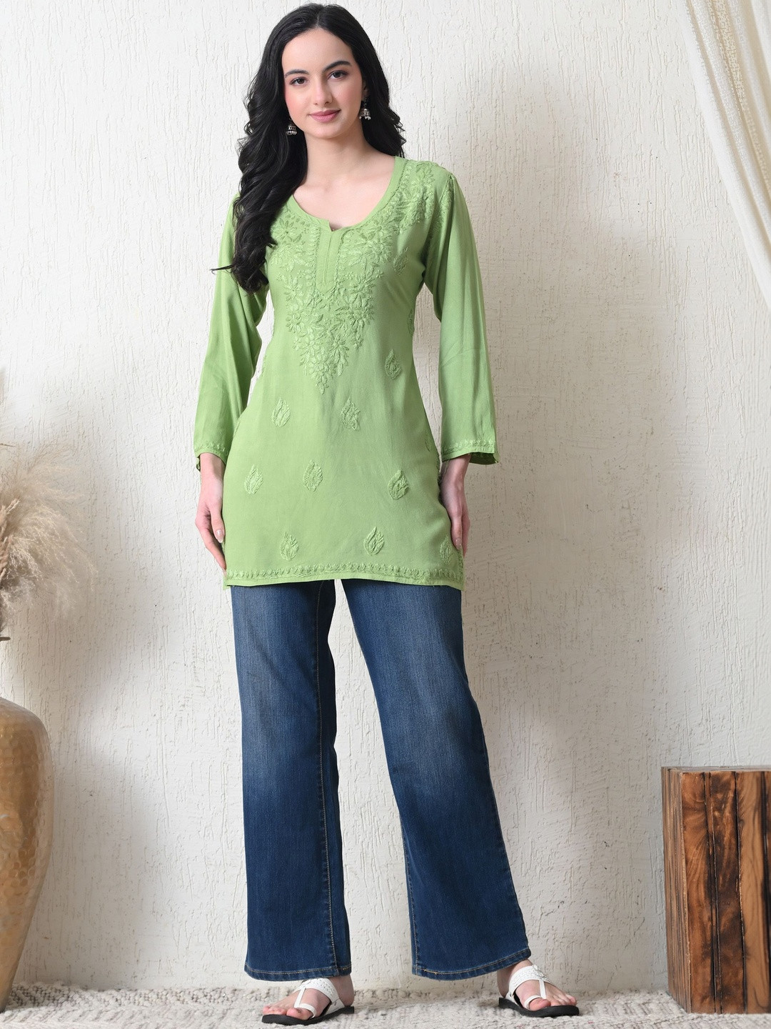 Syrish Ethnic Motifs Embroidered V-Neck Chikankari Chikankari Kurti