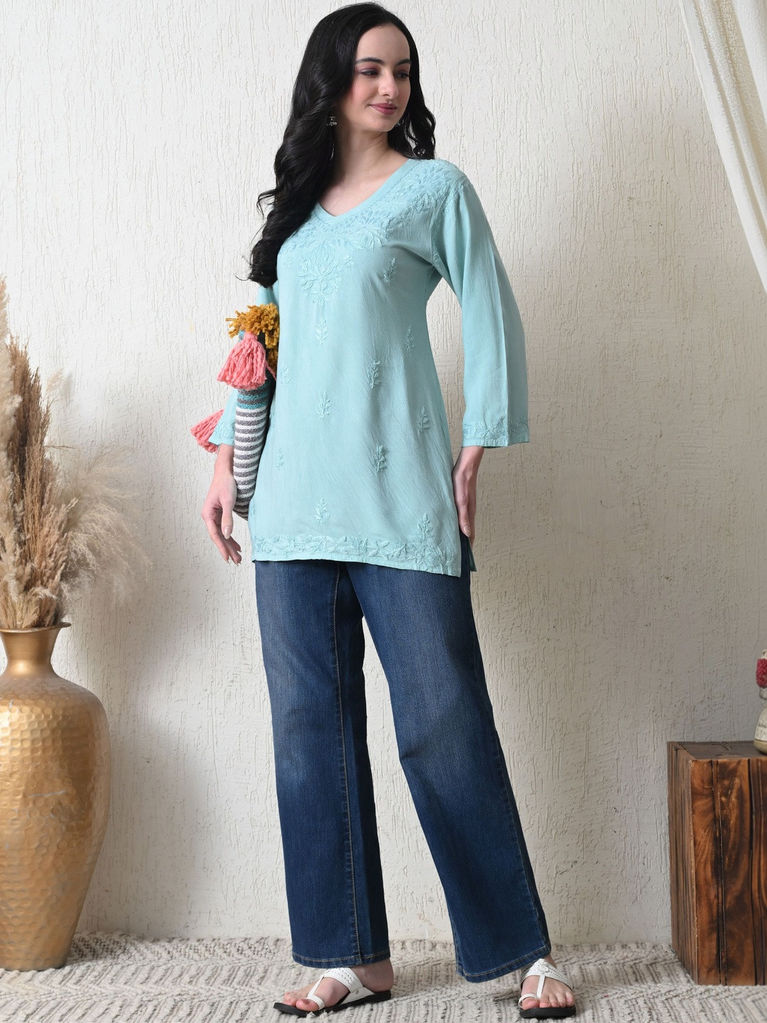Syrish Ethnic Motifs Embroidered V-Neck Chikankari Chikankari Kurti