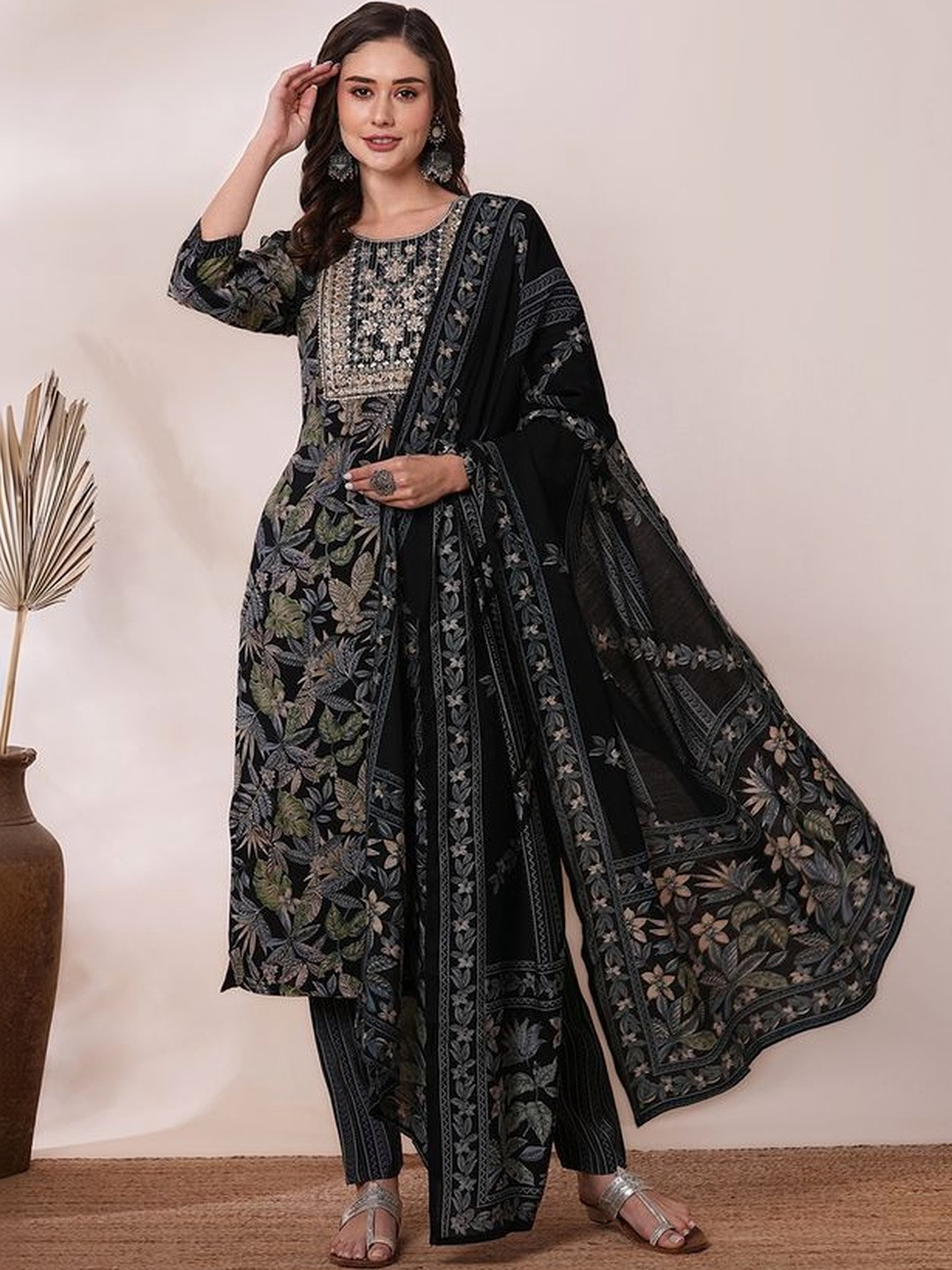MYRIE Women Ethnic Motifs Printed Regular Thread Work Chanderi Cotton Kurta with Trousers & With Dupatta