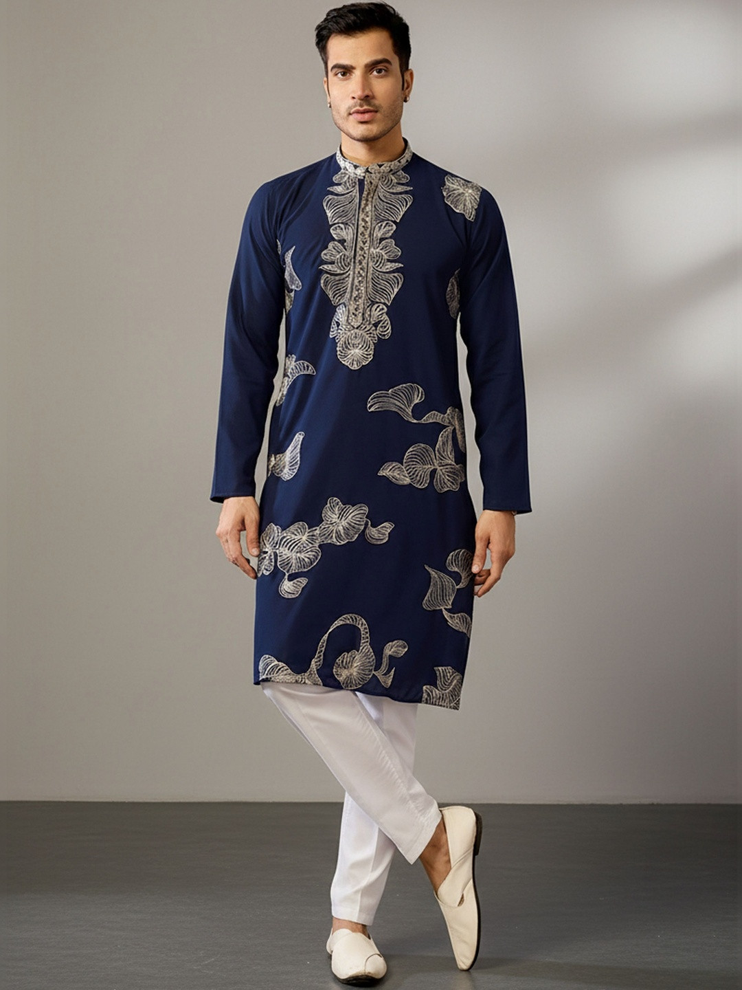 RANGRAAG Men Ethnic Motifs Embroidered Regular Thread Work Kurta with Trousers