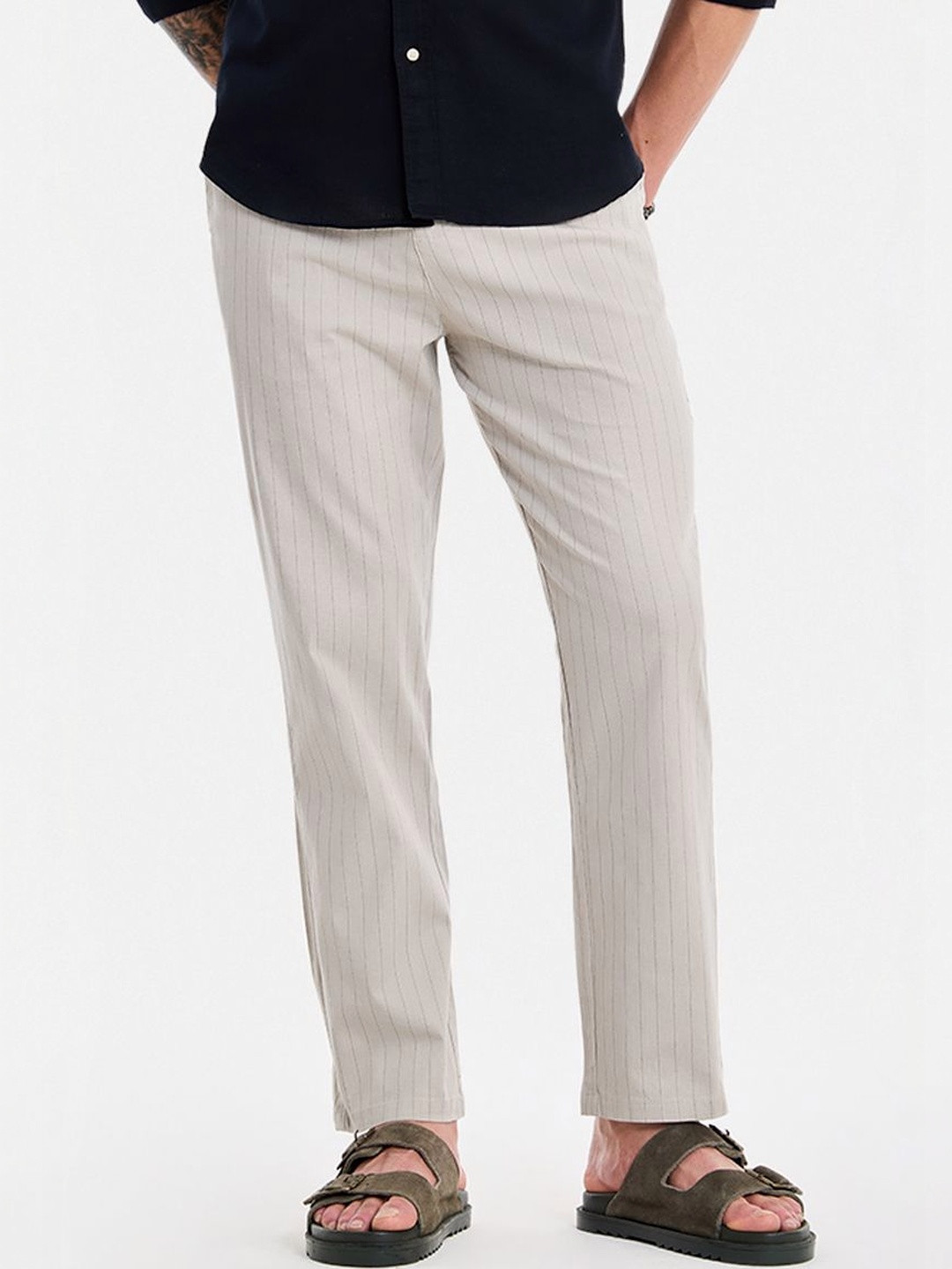 Snitch Cream Mid-Rise Relaxed Fit Trouser
