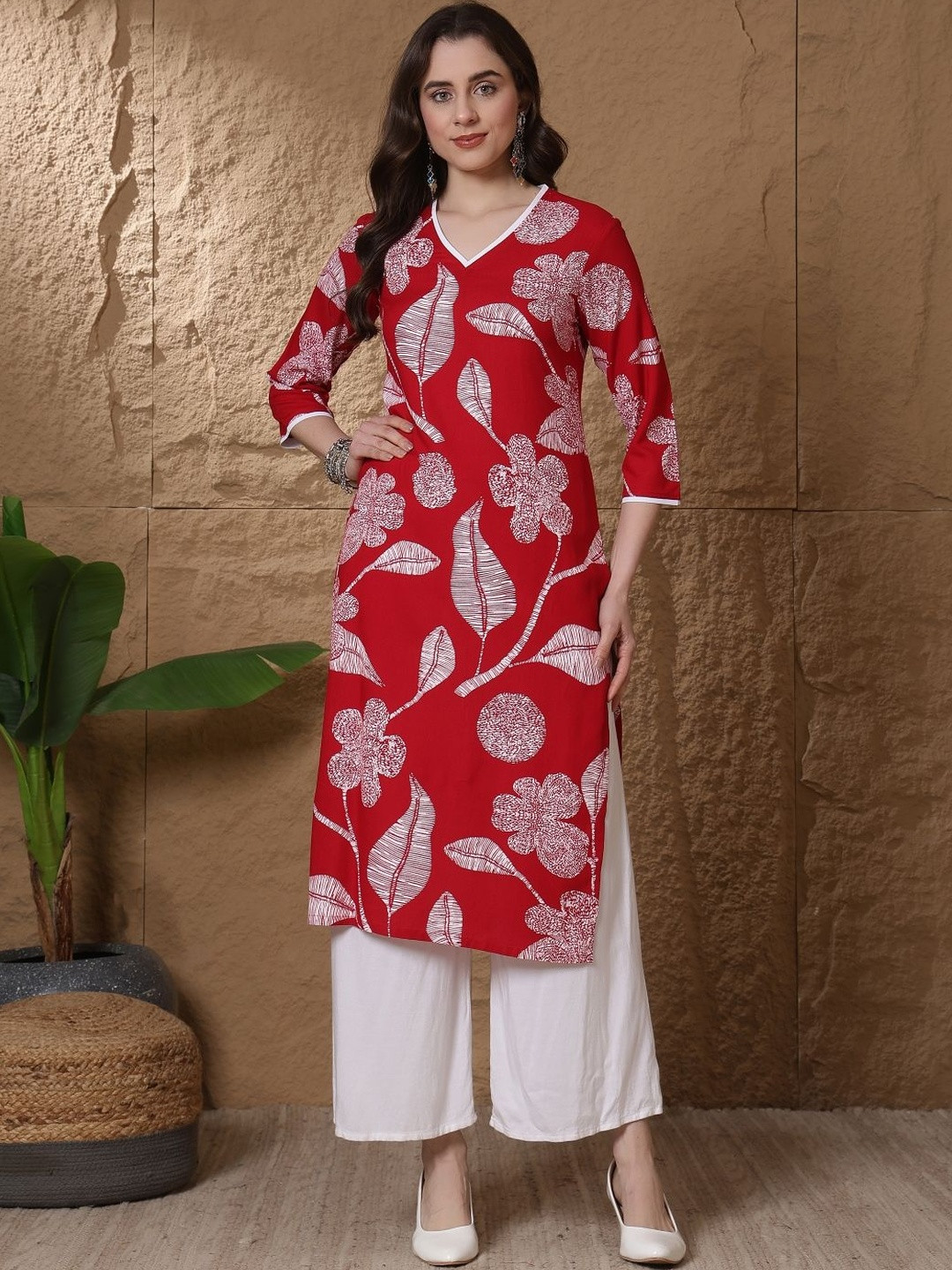 AMOUS Floral Printed V-Neck Kurti
