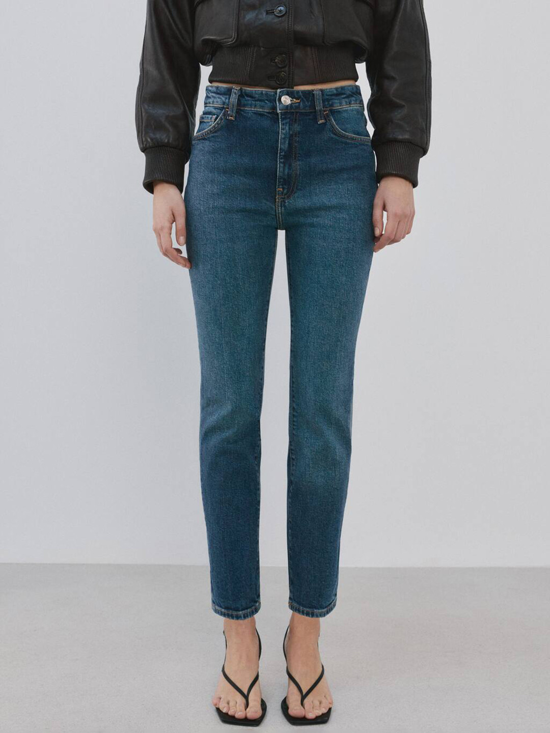 MANGO Women Slim Fit Mid-Rise Light Fade Cropped Stretchable Jeans