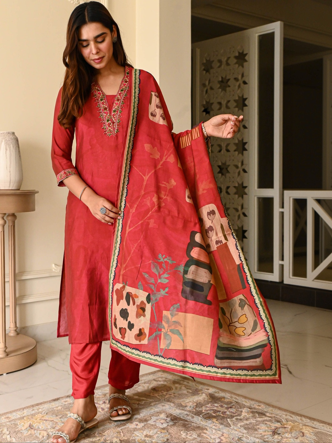 AMRUTVARSHA CREATION Women Embroidered Regular Thread Work Kurta with Trousers & With Dupatta